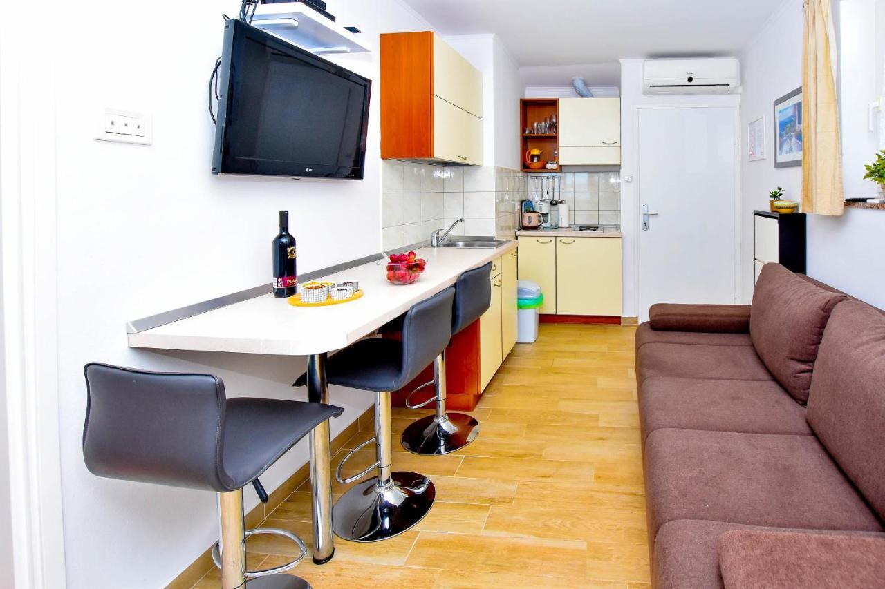 Apartments Mijo Murter Bagian luar foto